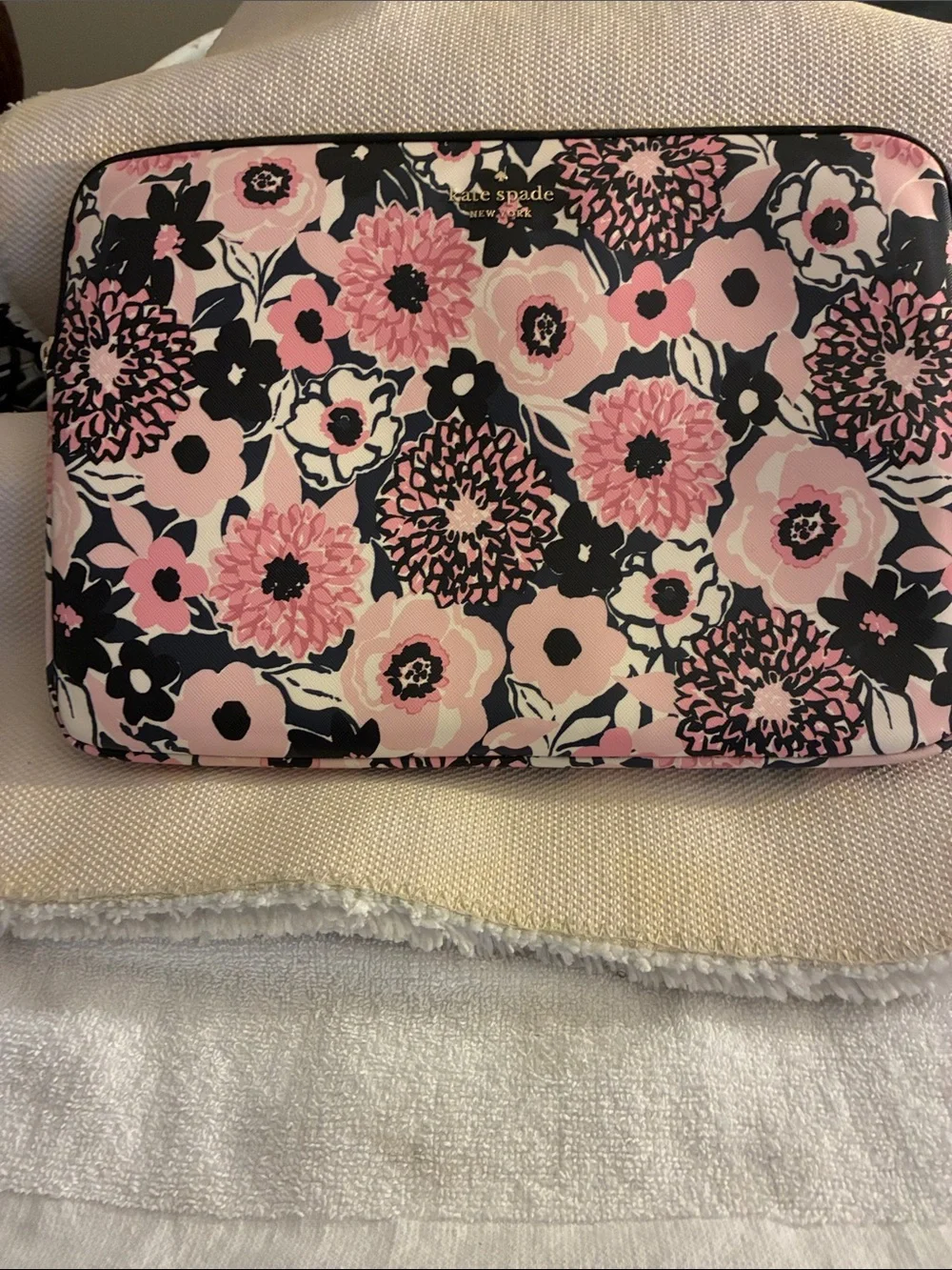 kate spade 15in pink &Black Dahlia Floral Laptop Sleeve-durable textured PVC-NWO